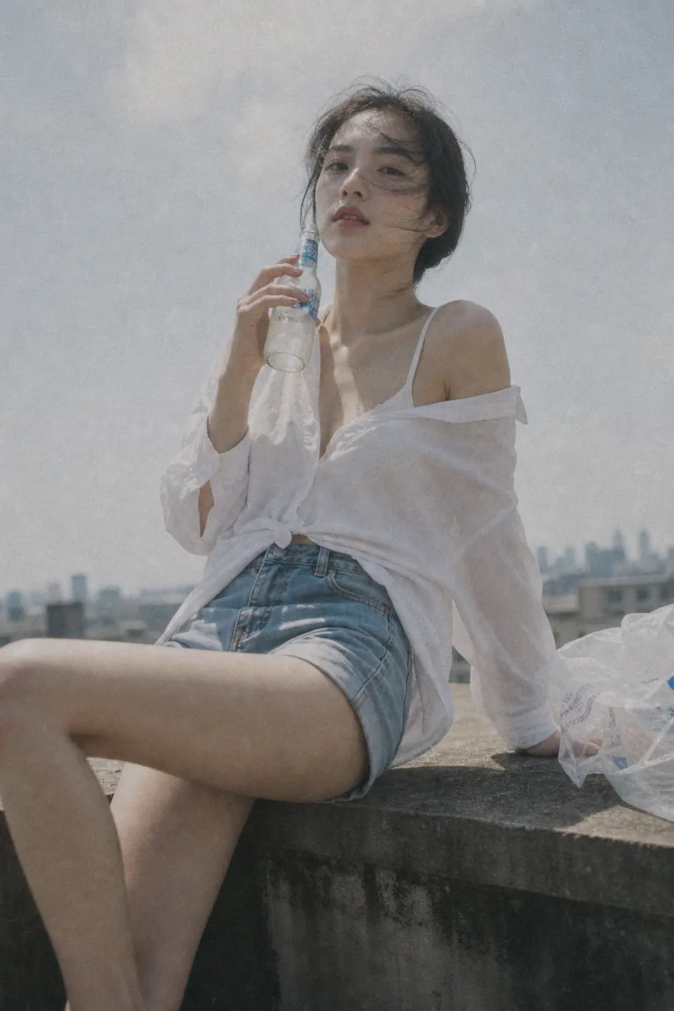Seedream 5.0 Lite fashion editorial frame with soft motion and warm film color